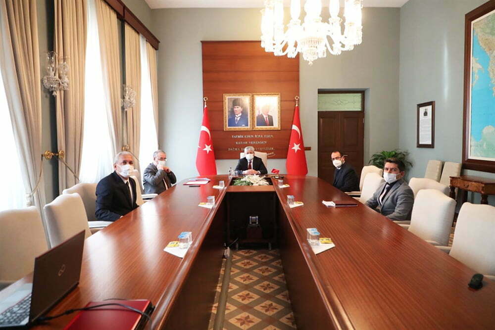 Vali Doğan Okullar İle İlgili Brifing Aldı