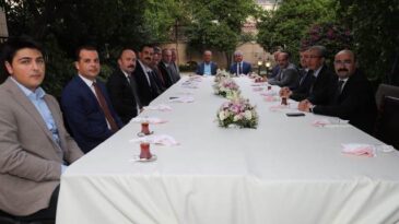 Vali Doğan  Mülki İdare Amirleriyle Bayramlaştı