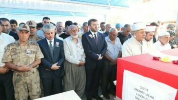 Hatay şehidini son yolculuğuna uğurladı