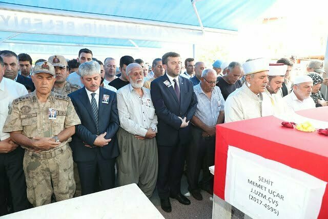 Hatay şehidini son yolculuğuna uğurladı