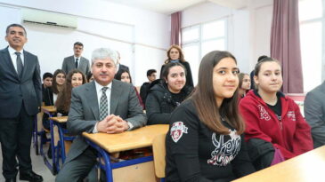 Vali Doğan Karne Törenine Katıldı