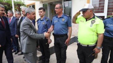 Vali Doğan Emniyet Mensupları İle Bayramlaştı
