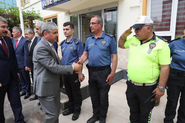 Vali Doğan Emniyet Mensupları İle Bayramlaştı