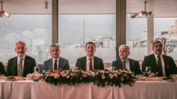 Bakan Selçuk Hayırseverlerle Kahvaltıda Buluştu