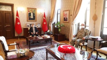 Korgeneral Yayla’dan Vali Doğan’a Veda Ziyareti