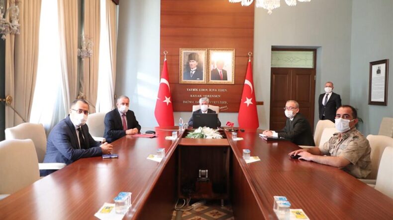 Vali Doğan, Koronovirüs Salgını ile Mücadelede Ek Tedbirler Kapsamında Toplantı Yaptı