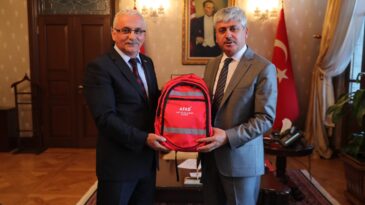 Vali Doğan‘a Afet ve Acil Durum Çantası Tanıtımı Yapıldı