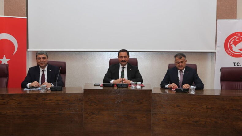 Vali Masatlı Reyhanlı’da Mahalle Muhtarlarıyla Toplantı Gerçekleştirdi