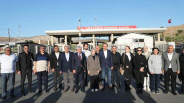 Vali Doğan, İnsan Hakları Heyeti İle Birlikte  Cilvegözü Sınır Kapısını Ziyaret Etti