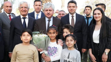 Vali Doğan, 6. Geleneksel  Bahar Şenliklerine Katıldı