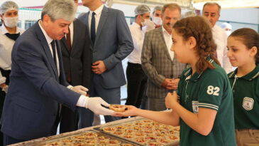 Vali Doğan Öğrencilerin Aşure Davetine Katıldı