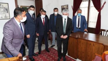 Vali Doğan, Cemil Meriç Kültür Evi’nde incelemelerde bulundu