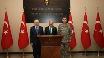 Milli Savunma Bakanı Fikri Işık’tan Vali Ata’ya Ziyaret