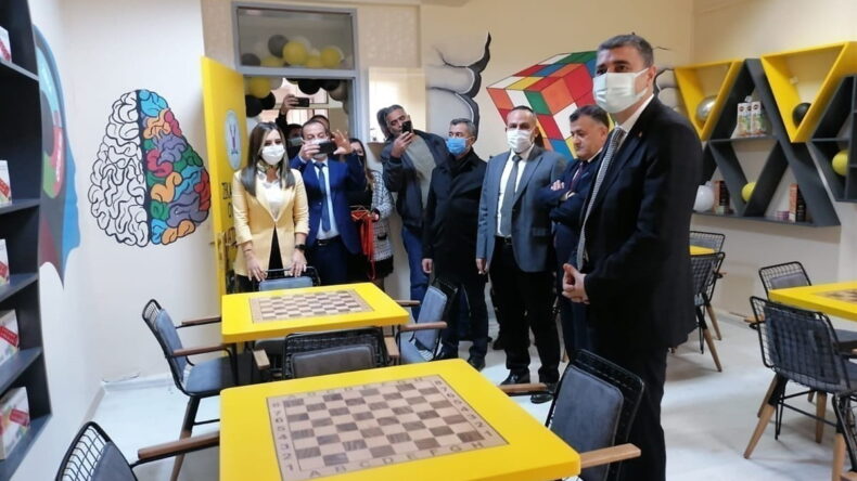 TOKİ ŞEHİT ABDÜLKADİR ERKAN İLKOKULU KÜTÜPHANE, KONFERANS SALONU, ZEKA VE AKIL OYUNLARI ATÖLYESİ AÇILDI