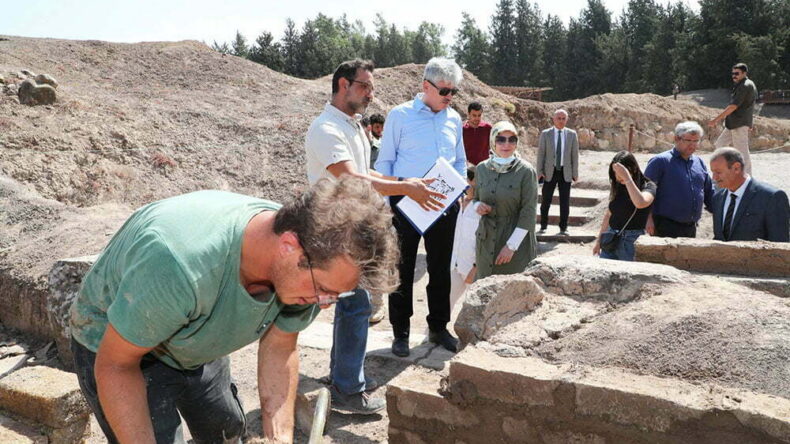 Vali Doğan, Tel Aççana Höyüğündeki Kazı Çalışmalarını Yerinde İnceledi