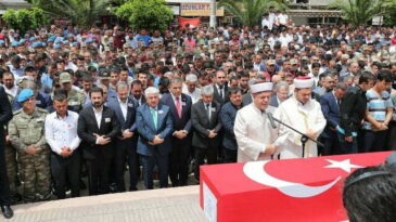 Hassa Şehit Evladını Uğurladı