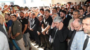 Vali Doğan Cenaze Törenine Katıldı