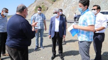 VALİ DOĞAN  SAMANDAĞ- ARSUZ YOLUNDA İNCELEMELERDE BULUNDU