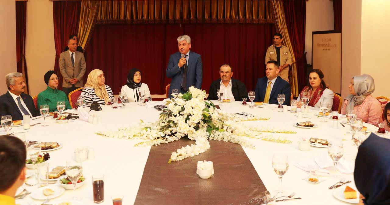 Vali Doğan, Huzurevinde Kalan Büyüklerimiz ile İftarda Buluştu