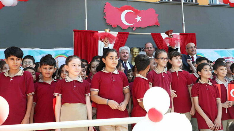 Vali Doğan 2022-2023 Eğitim-Öğretim Yılının İlk Ders Zilini Çaldı