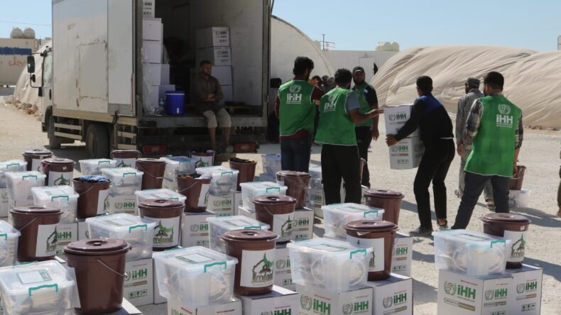 Dera ve Kuneytra’dan tahliye edilen ailelere insani yardım