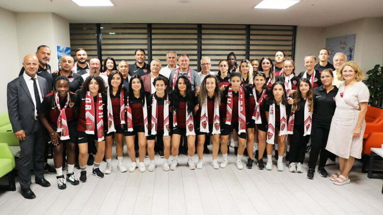 ONVO HATAYSPOR KADIN FUTBOL TAKIMI TANITILDI