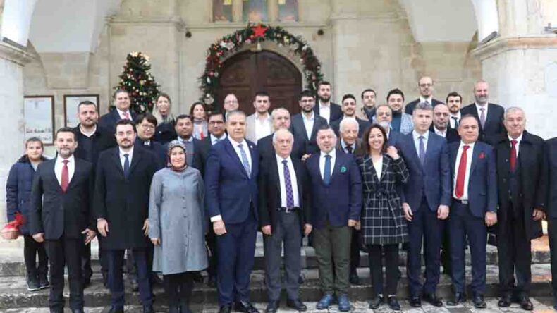 HATAY’DA NOEL COŞKUYLA KUTLANDI