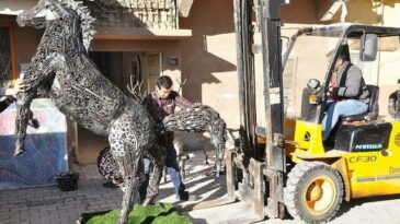 Hurdadan Yapılan At ve Geyik Heykeli  Başkent’te Görücüye Çıkacak