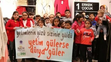 Suriyeli yetimlere kıyafet desteği