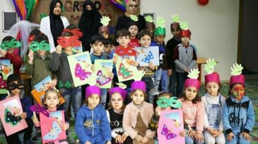 Suriyeli öğrencilerin karne heyecanı