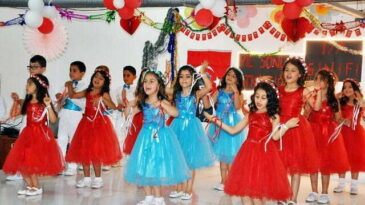 İlkokul öğrencilerinden yılsonu etkinliği