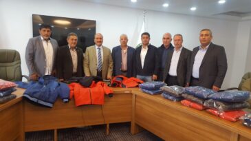 Ticaret Borsası’ndan  750 öğrenciye kışlık mont yardımı