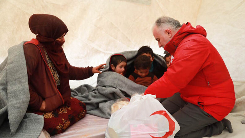 Türk Kızılayı Başkanı Kerem Kınık; İdlib’te aileleri ziyaret etti