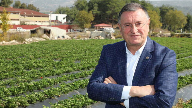 LÜTFÜ SAVAŞ: HATAYLI ÇİFTÇİMİZ<br>TOPRAĞINI BIRAKMASIN DİYE TÜM UĞRAŞIMIZ!