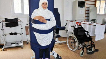 Fizik tedavi ile hayata tutunuyorlar