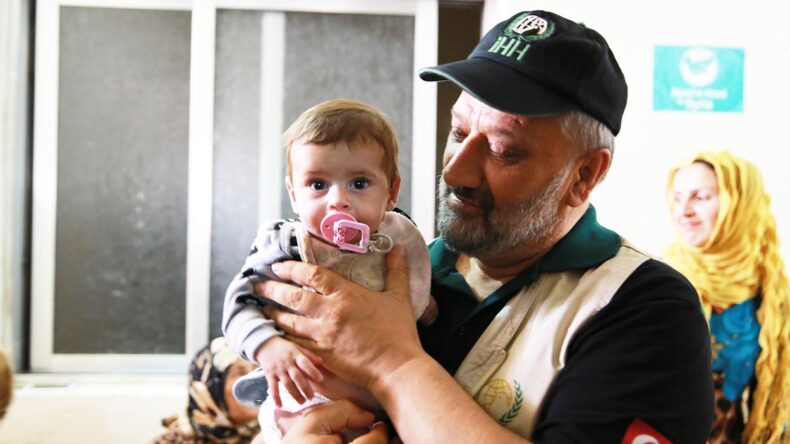 Suriye’de bin 100 çocuk sünnet edildi