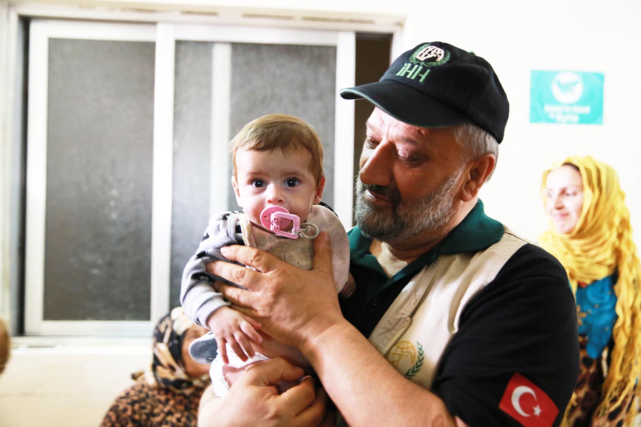 Suriye’de bin 100 çocuk sünnet edildi