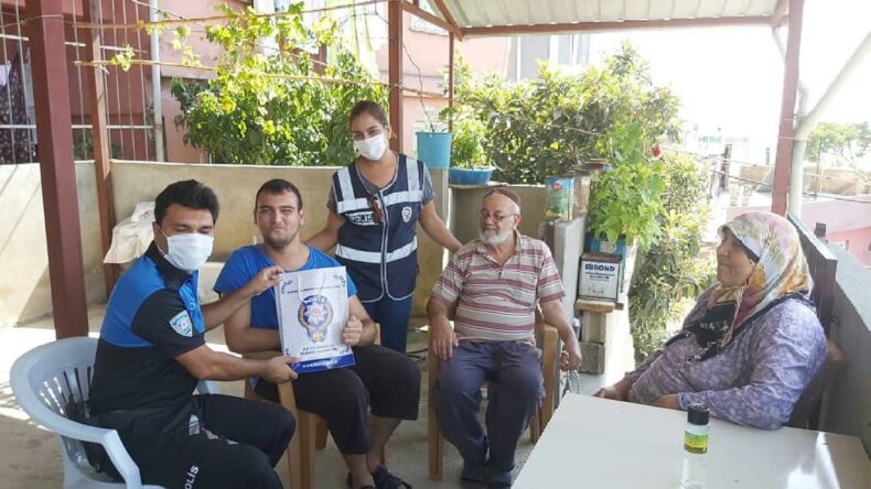 EMNİYET MÜDÜRLÜĞÜ EKİPLERİ POLİS HAYRANI GÖKHAN’I ZİYARET ETTİ
