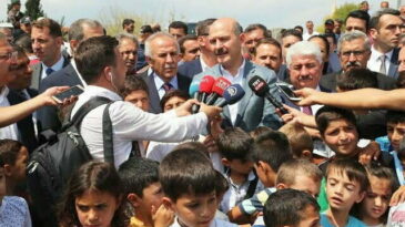 Türk ve Suriyeli 300 öğrenciye kırtasiye ve giysi yardımı