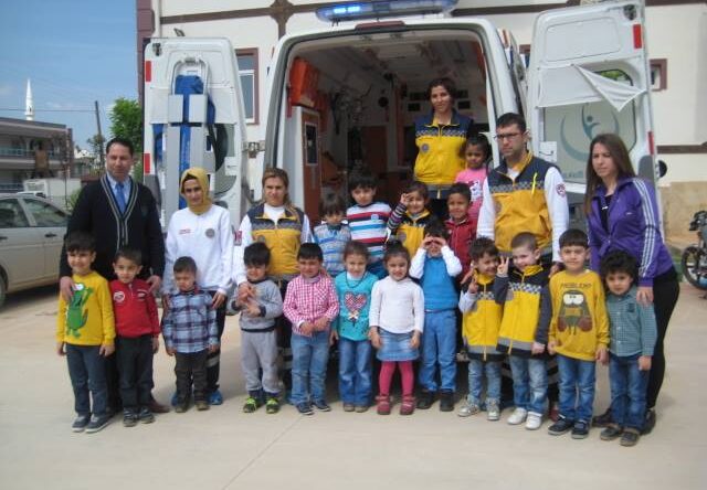 112 EKİBİNDEN MİNİKLERE YAŞAMA YOL VER EĞİTİMİ