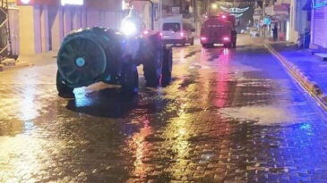 Reyhanlı’da cadde ve sokaklar dezenfekte ediliyor