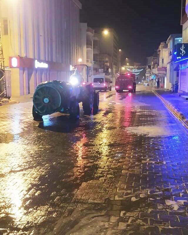 Reyhanlı’da cadde ve sokaklar dezenfekte ediliyor