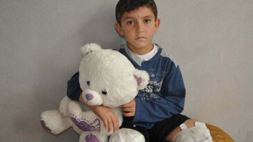 İki bacağı kopan Abdulbasit’in hayali çocuk doktoru olmak