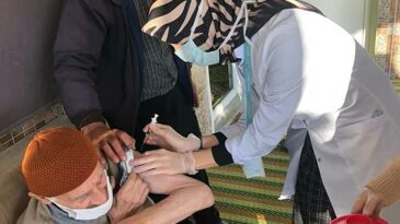 Yaşlıların aşılanması başladı