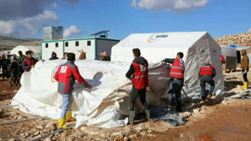 İdlib’e çadır ve insani yardım malzemesi gönderildi