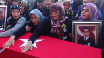 Şehit Polis Kızıyla Yan Yana Defnedildi