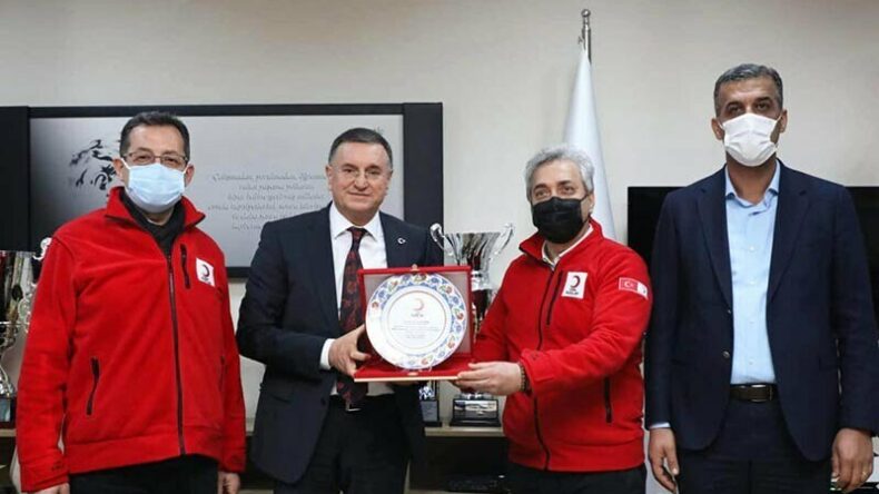 Başkan Lütfü Savaş kan bağışında bulundu