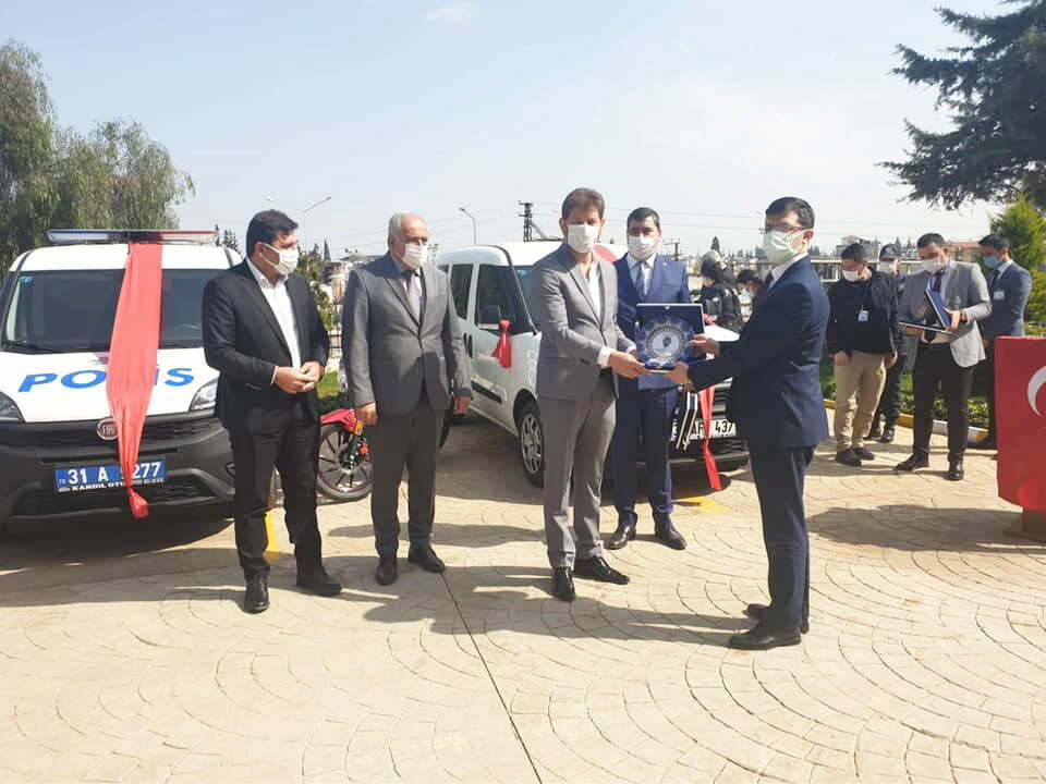 İŞ İNSANI VE ESNAFLARDAN İLÇE EMNİYET MÜDÜRLÜĞÜNE ARAÇ DESTEĞİ