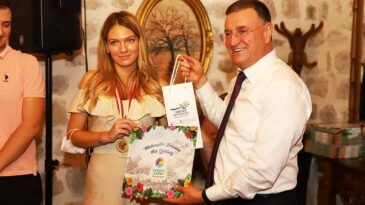 BAŞKAN SAVAŞ ÖĞRENCİLERLE  BİR ARAYA GELDİ