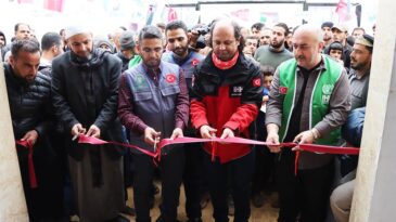 İhsan ve Vefa Cami Suriye’de ibadete açıldı
